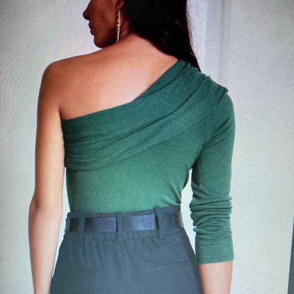 Banana Republic Soft Luxe One-Shoulder Ivory Top Sz M NWT - Picture 2 of 4